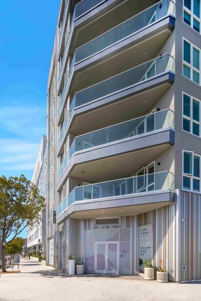 5935 W Pico Blvd, Los Angeles, CA à louer - Photo du bâtiment - Image 3 de 62