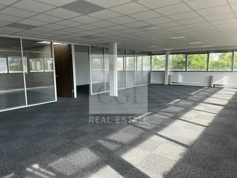 5 Rue Edison, Bron à louer - Photo intérieure - Image 3 de 9