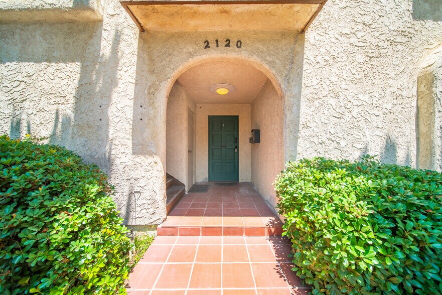 2120 Huntington Dr, South Pasadena, CA à vendre - Photo du bâtiment - Image 3 de 35