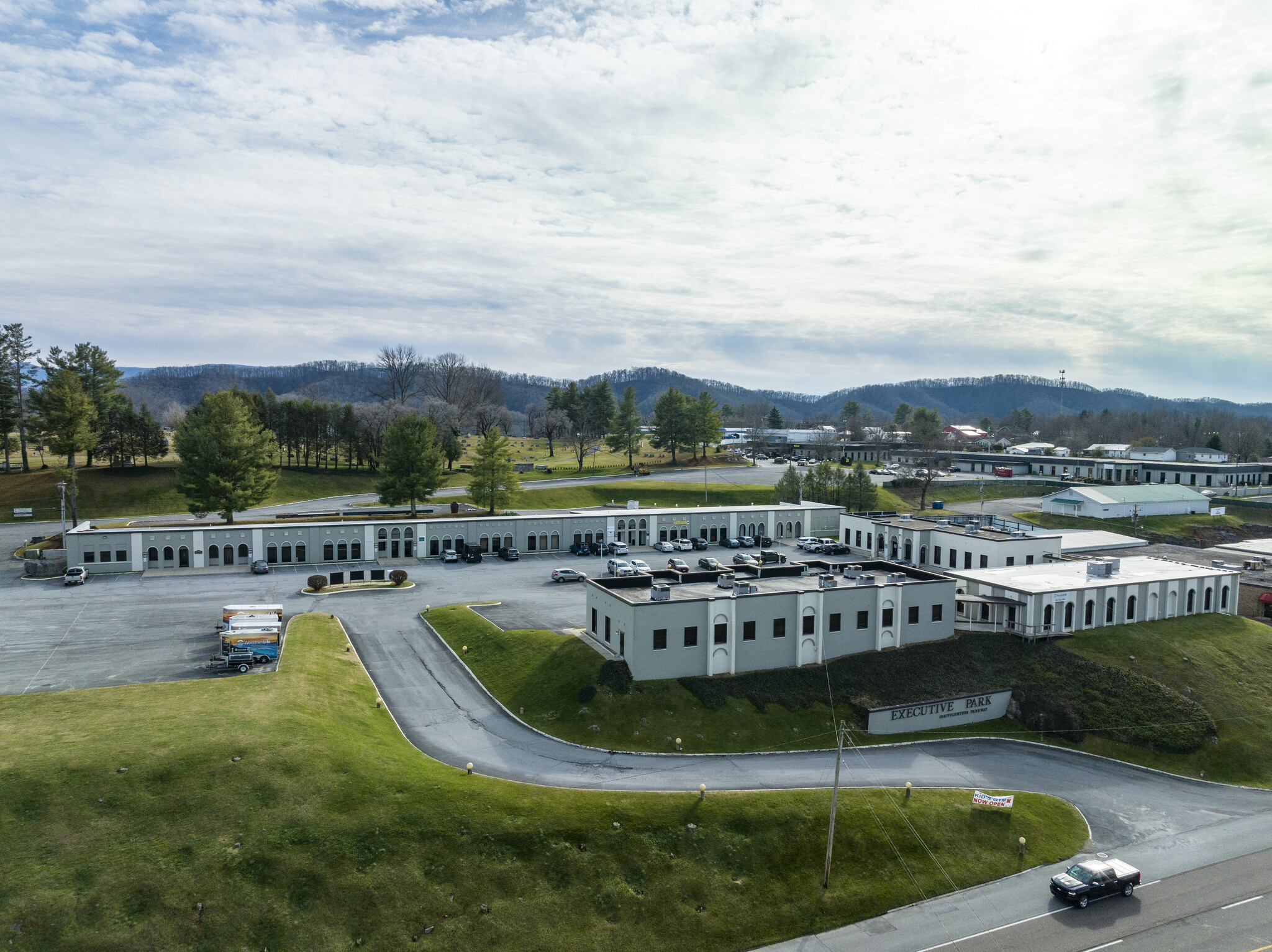 1241 Volunteer Pky, Bristol, TN for lease Building Photo- Image 1 of 9