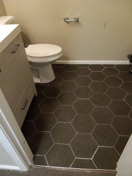 9304 New Lagrange Rd, Louisville, KY à louer - Photo du bâtiment - Image 2 de 8