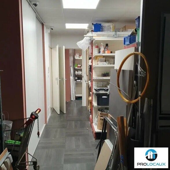 Bureau dans SAINT EGREVE à vendre - Photo intérieure - Image 3 de 18