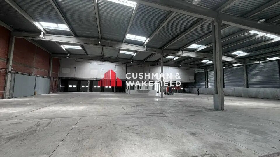 Industrial in Toulouse for lease - Interior Photo - Image 2 of 4