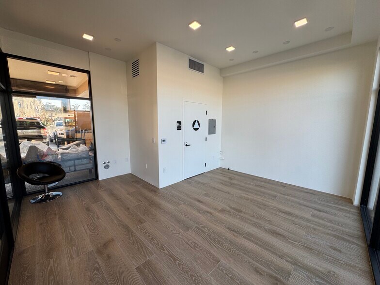 5748-5752 E 2nd St, Long Beach, CA à louer - Photo du bâtiment - Image 3 de 21