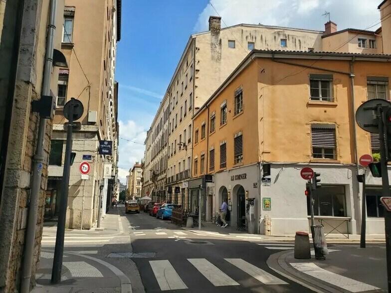 Retail in Lyon for lease - Building Photo - Image 3 of 3