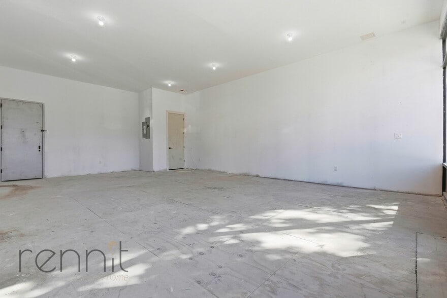 265 Malcolm X Blvd, Brooklyn, NY for lease - Interior Photo - Image 3 of 15