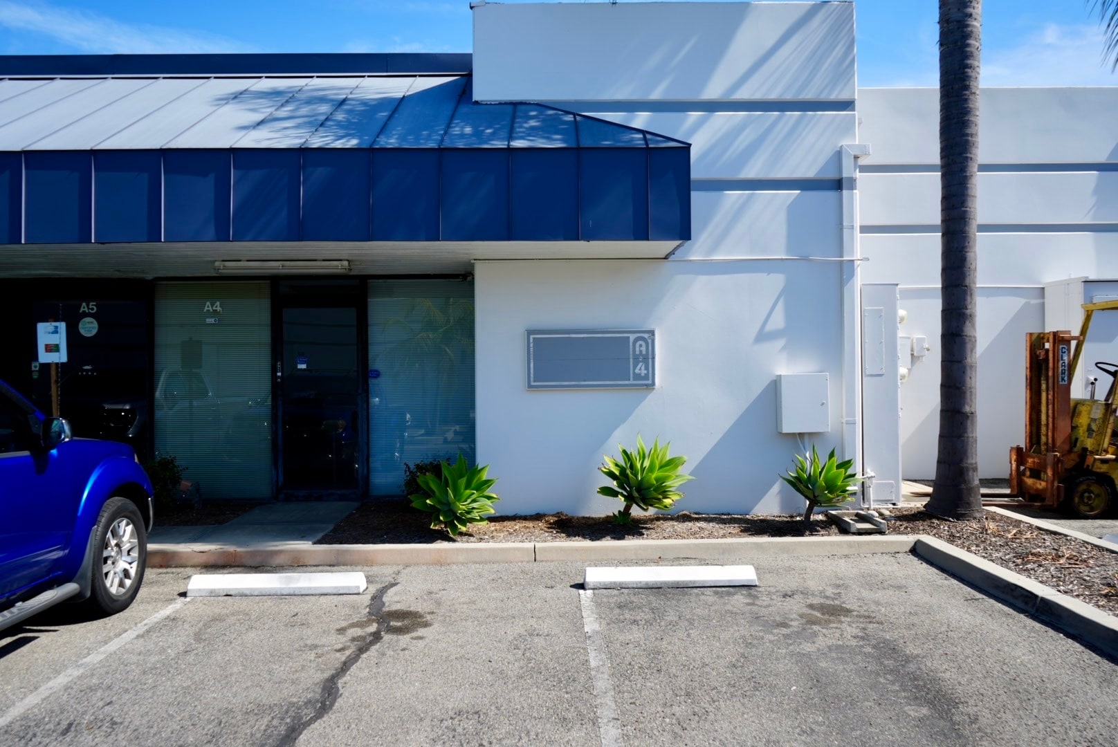 5241 Lincoln Ave, Cypress, CA à louer Photo du bâtiment- Image 1 de 13