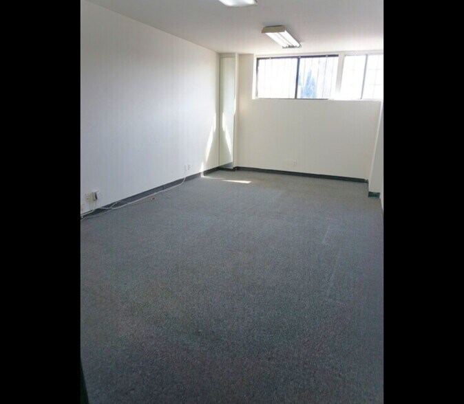 931 E 14th St, Los Angeles, CA à louer - Photo du bâtiment - Image 3 de 8