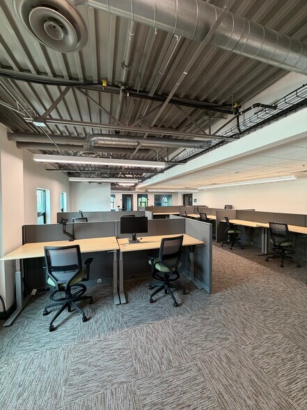 209 W 6th St, Royal Oak, MI à louer - Photo du bâtiment - Image 2 de 9