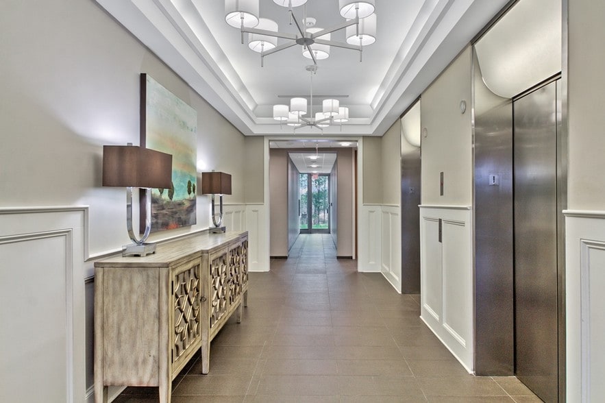 8008 Corporate Center Dr, Charlotte, NC for lease - Interior Photo - Image 3 of 9