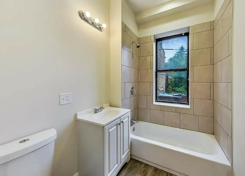 2213 W 23rd Pl, Chicago, IL à vendre - Photo du bâtiment - Image 3 de 7