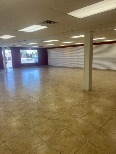 4225-4237 W Sahara Ave, Las Vegas, NV for lease - Interior Photo - Image 2 of 7