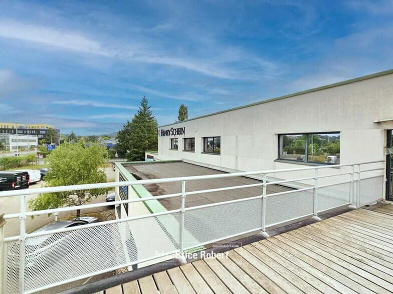 Flex dans Limonest à louer - Photo du bâtiment - Image 2 de 8