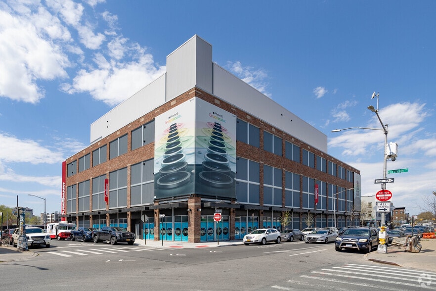 81 Morgan Ave, Brooklyn, NY for lease - Building Photo - Image 2 of 6