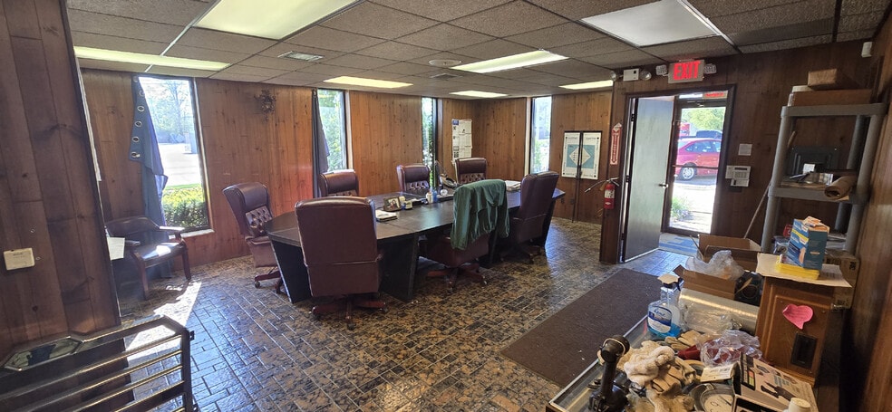 21225 Mullin Ave, Warren, MI for lease - Interior Photo - Image 2 of 6