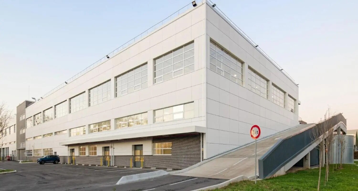 Flex in Gennevilliers for lease Building Photo- Image 1 of 6