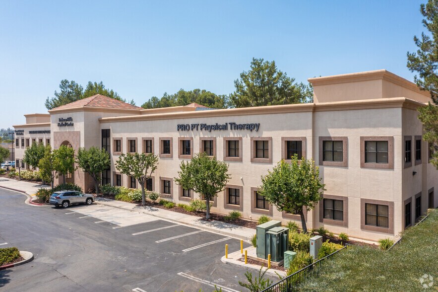 27725 Santa Margarita Pky, Mission Viejo, CA à louer - Photo du bâtiment - Image 2 de 4