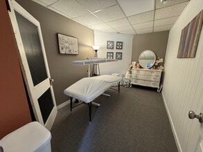 1004 Brodhead Rd, Coraopolis, PA for lease Interior Photo- Image 2 of 9