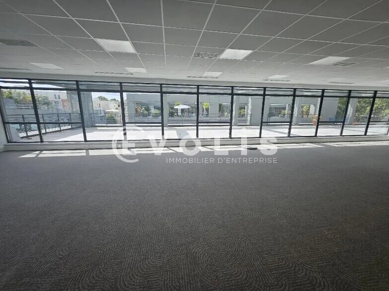 Bureau dans Bagneux à louer - Photo du bâtiment - Image 3 de 12