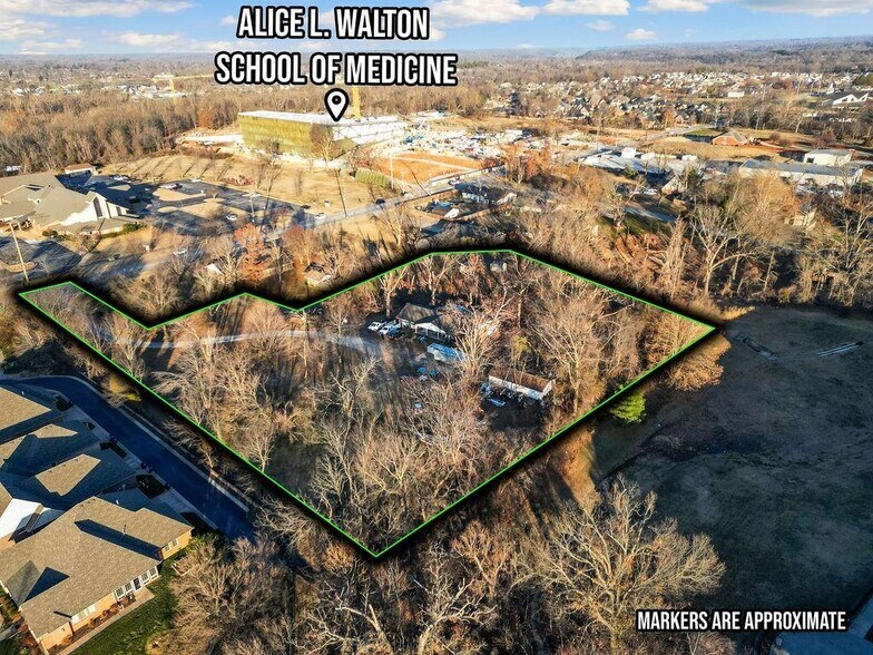 804 NE J St, Bentonville, AR à vendre - Photo du bâtiment - Image 2 de 15
