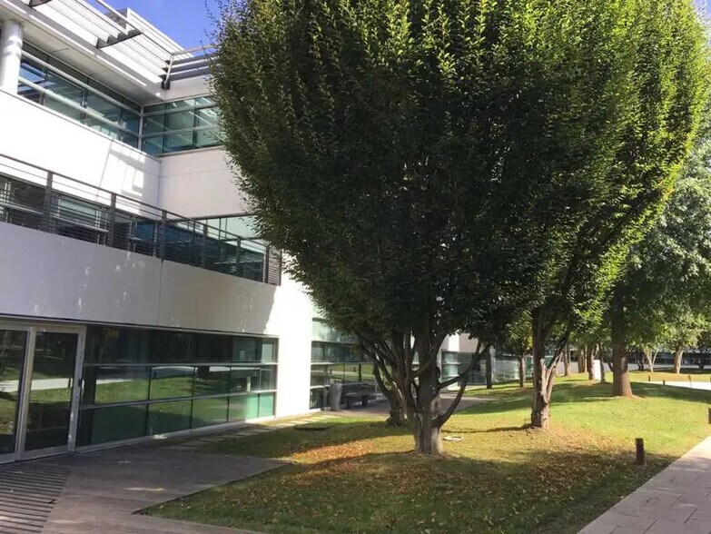 Office in Lyon for lease - Building Photo - Image 2 of 22