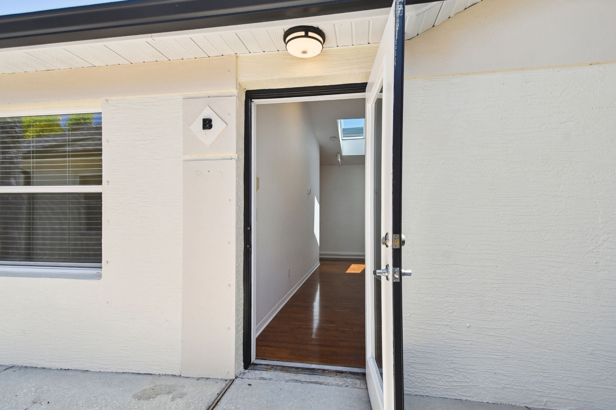 670 2nd St N, Safety Harbor, FL for lease Interior Photo- Image 1 of 15