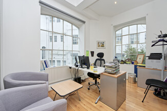 Plus de détails pour 36 Woodstock Grove, London - Bureau à vendre