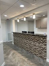 114 W Rockland Rd, Libertyville, IL à louer Photo intérieure- Image 2 de 6