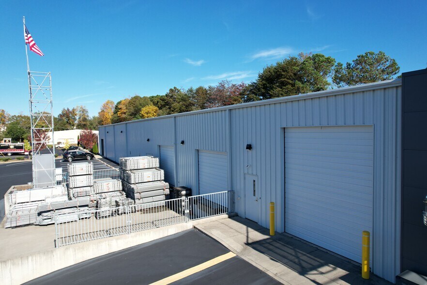 17 International Ct, Greenville, SC à louer - Photo du bâtiment - Image 2 de 15