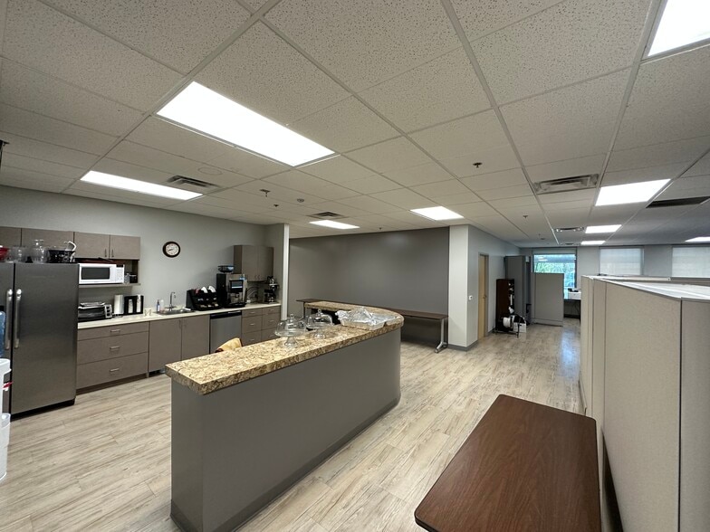 3700 Tachevah Dr, Palm Springs, CA à louer - Photo intérieure - Image 3 de 10