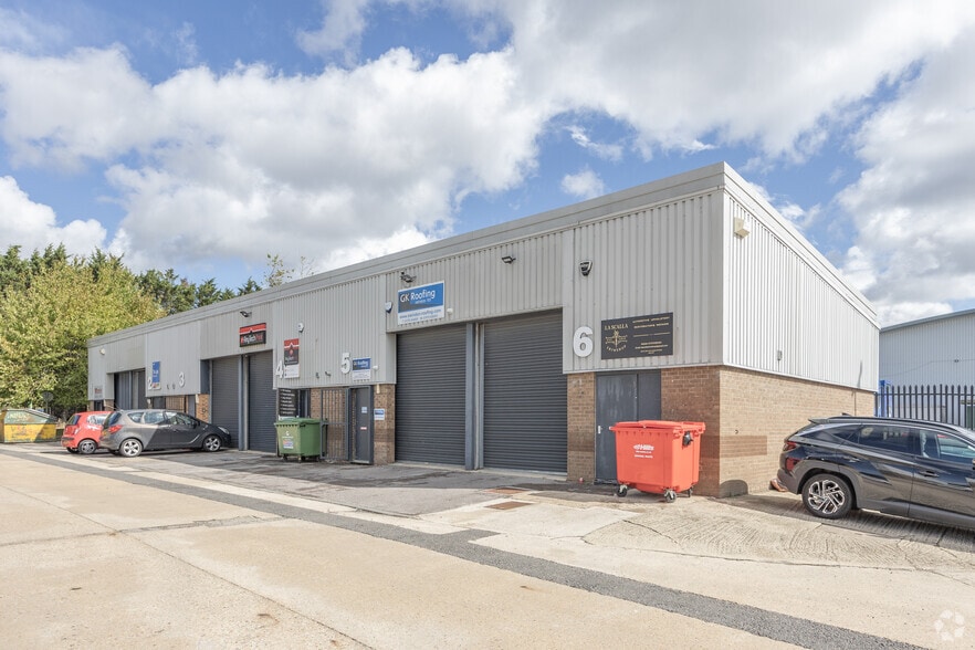 Barnfield Rd, Swindon for lease - Primary Photo - Image 2 of 4