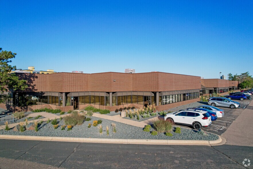 1021-1049 10th Ave, Minneapolis, MN à louer - Photo du bâtiment - Image 2 de 5