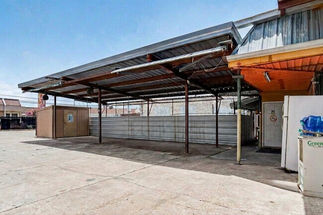 More details for 7636 Clarewood Dr, Houston, TX - Industrial for Sale