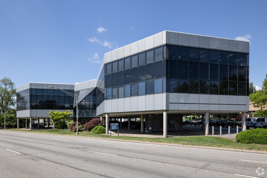 500 Route 17, Hasbrouck Heights, NJ for lease - Primary Photo - Image 1 of 12