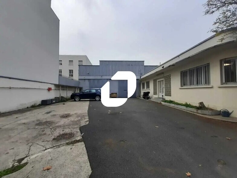 Bureau dans Saint-Denis à louer - Photo du bâtiment - Image 2 de 8