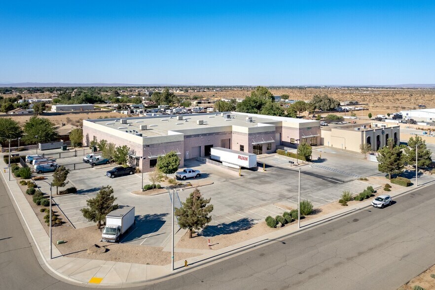 715 E Avenue L-8, Lancaster, CA à louer - Aérien - Image 1 de 5