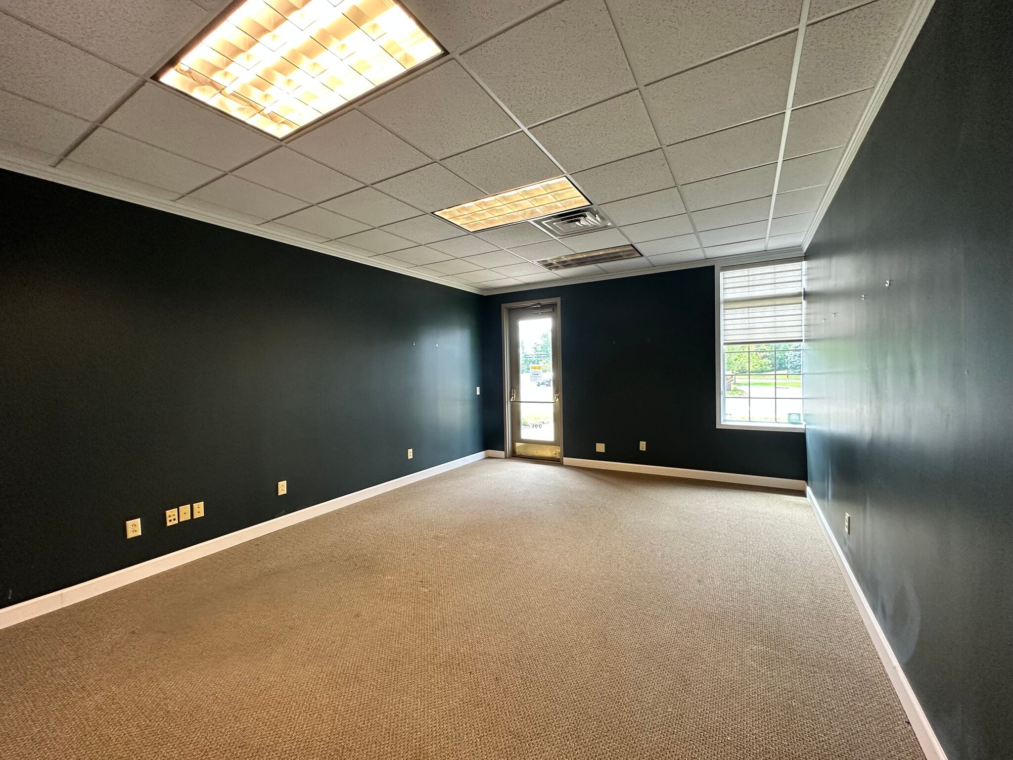 901 Chestnut Hills Pky, Fort Wayne, IN for sale Interior Photo- Image 1 of 6