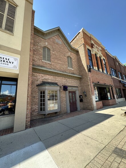 215 N Washington St, Green Bay, WI for sale - Building Photo - Image 2 of 10