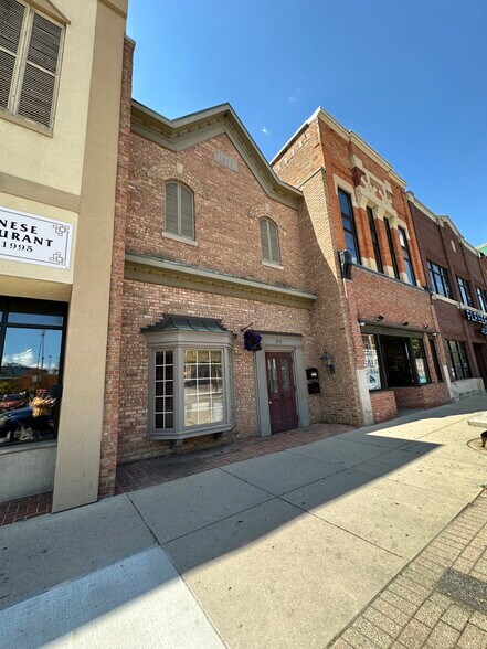 215 N Washington St, Green Bay, WI à vendre - Photo du bâtiment - Image 2 de 10