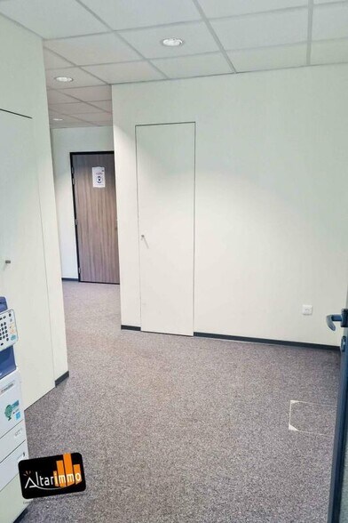 Office in Nogent-le-Phaye for sale - Interior Photo - Image 3 of 5