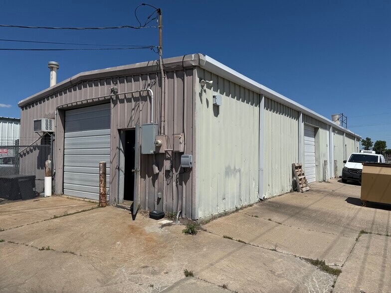 8748 E 46th St, Tulsa, OK à vendre - Photo du bâtiment - Image 2 de 3