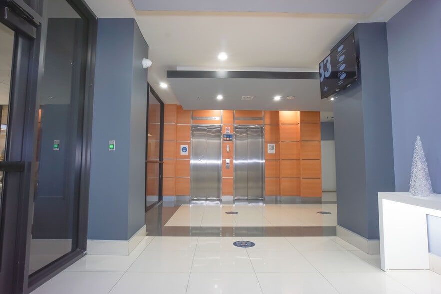 33 SW 2nd Ave, Miami, FL à louer - Photo intérieure - Image 3 de 6