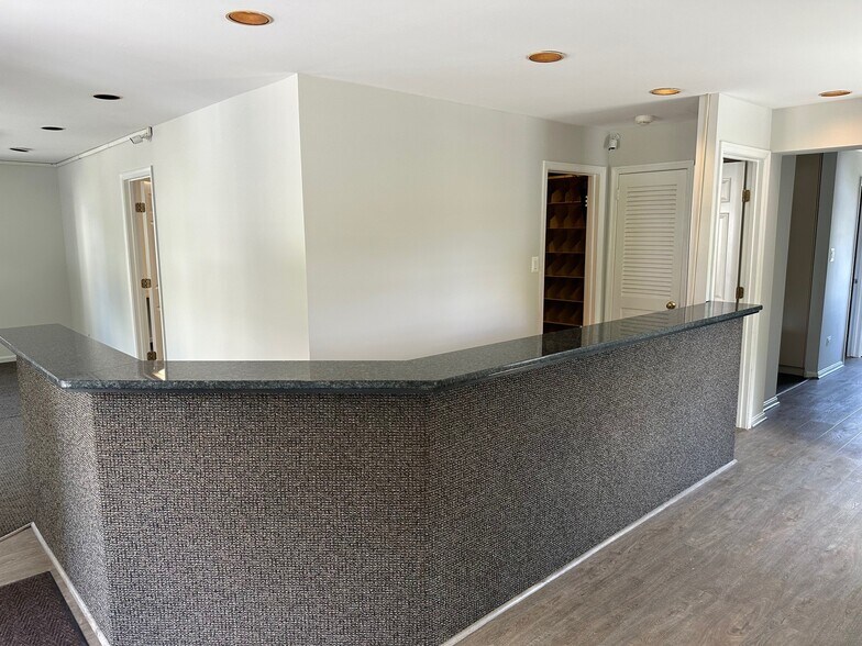 6509 Democracy Blvd, Bethesda, MD à vendre - Photo du bâtiment - Image 2 de 11