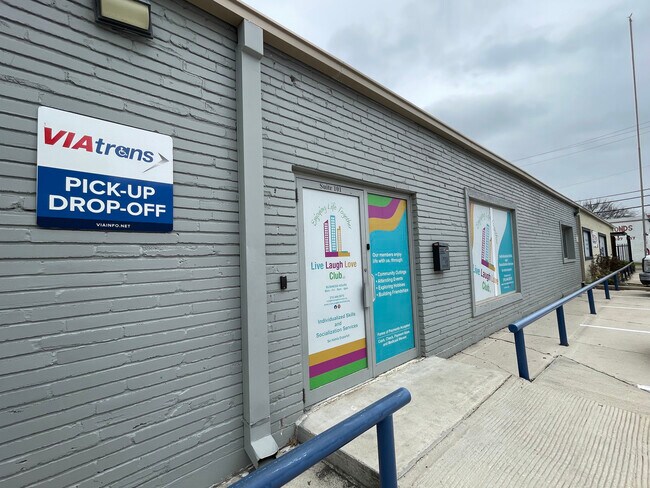 Plus de détails pour 1202 N Flores St, San Antonio, TX - Bureau à vendre