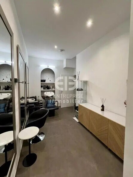 Retail in Nice for lease - Interior Photo - Image 3 of 4