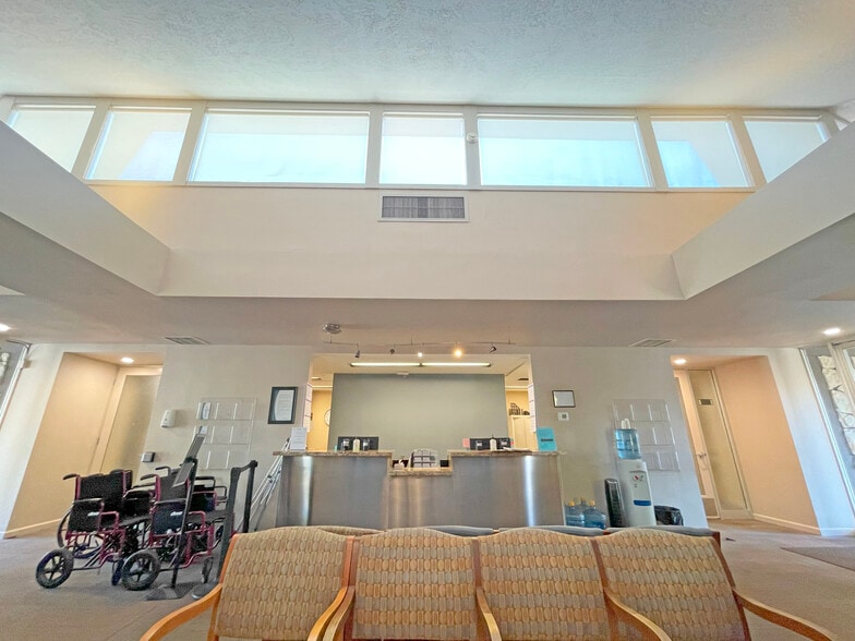 1405 Montgomery Dr, Santa Rosa, CA for sale - Interior Photo - Image 2 of 20