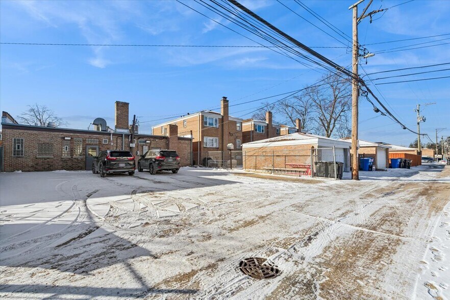 6514 W Higgins Ave, Chicago, IL for lease - Building Photo - Image 2 of 7