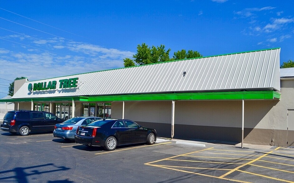 251 N Broad St, Carlinville, IL for sale - Building Photo - Image 3 of 3