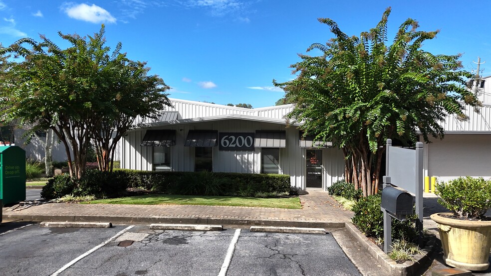 6200 Ross Rd, Doraville, GA à louer - Photo du bâtiment - Image 3 de 4