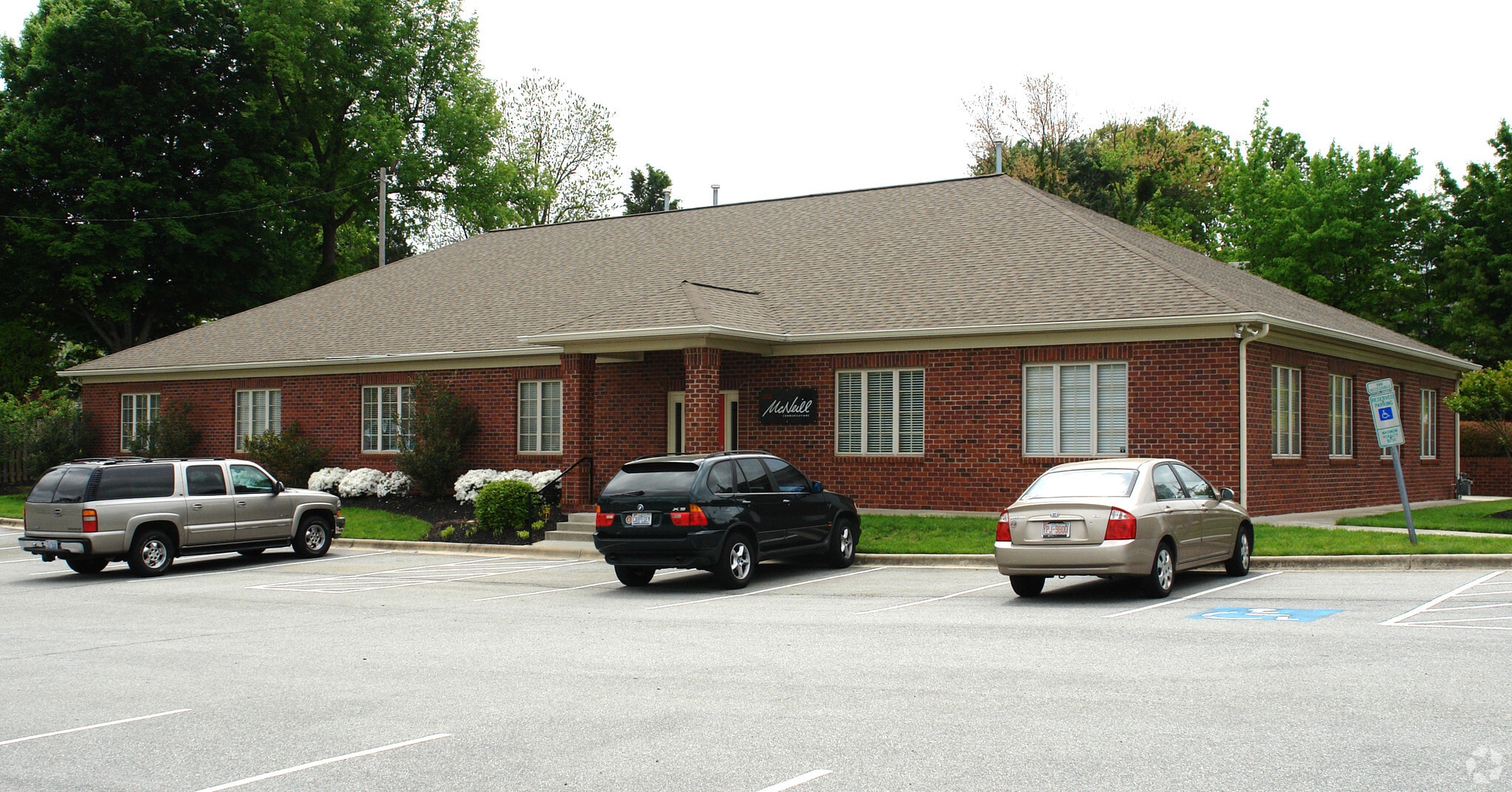 202 Neal Pl, High Point, NC for lease Primary Photo- Image 1 of 2